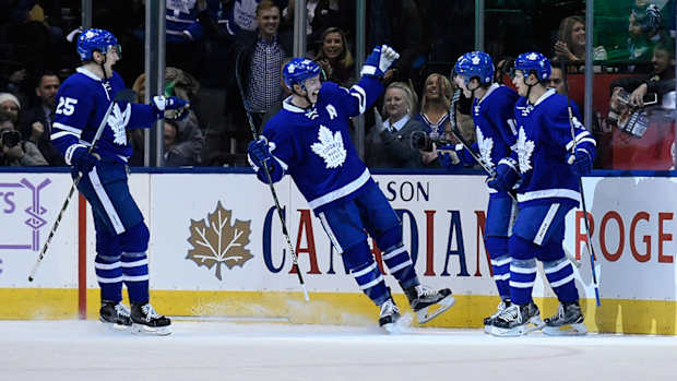 maple-leafs-celebrate-goal-nhl-1300.jpg
